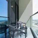 Keyrock Living - Elegant Dubai Apartment With Views