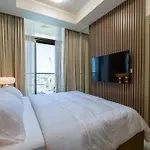 Keyrock Living - Elegant Dubai Apartment With Views