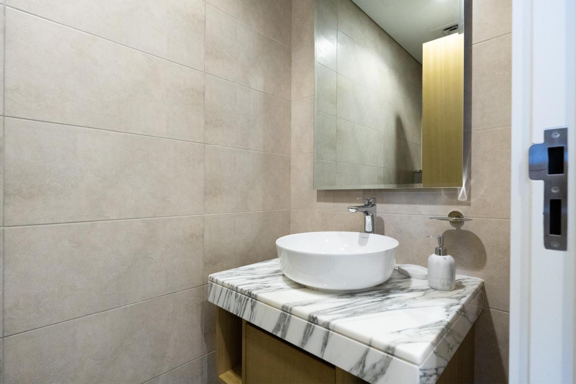 Apartment Keyrock Living - Elegant With Views *